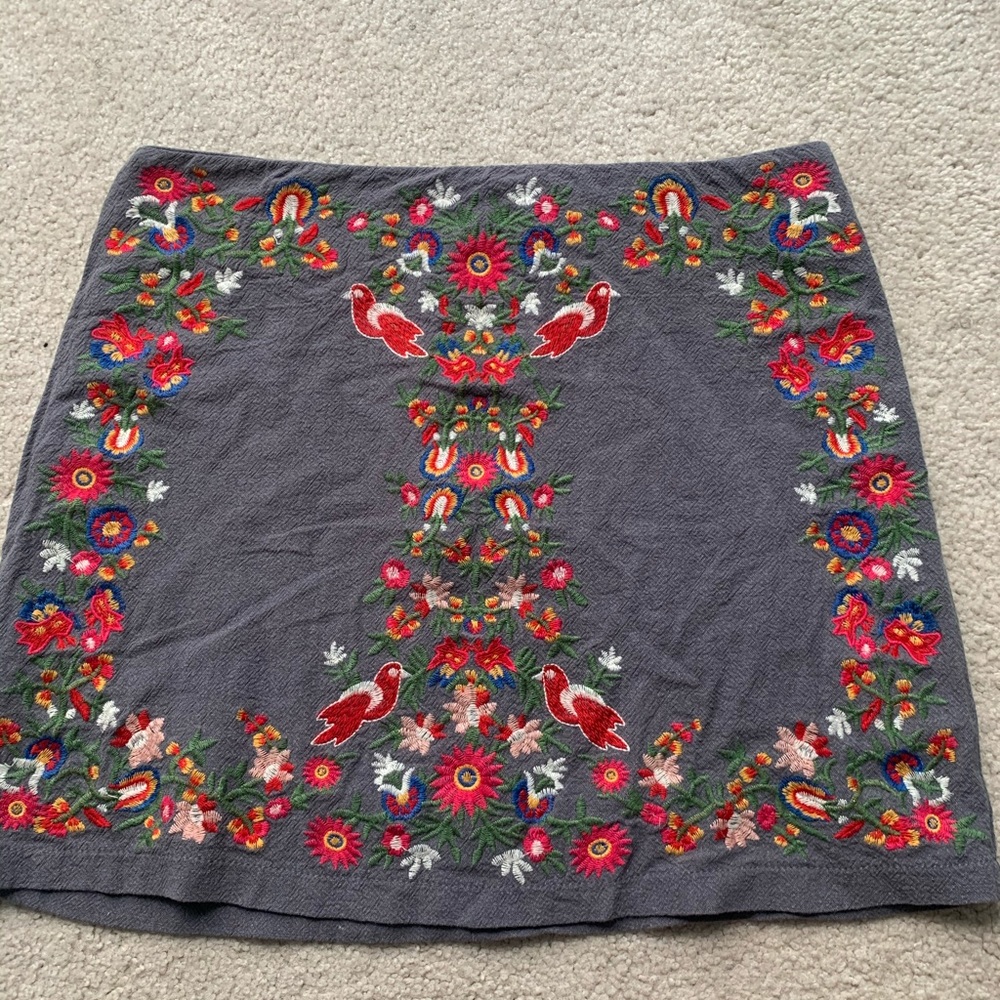 Gray floral fitted mini skirt